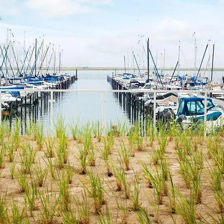 6 Person In Apartament *