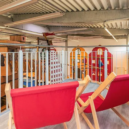 6 Person In Apartament *