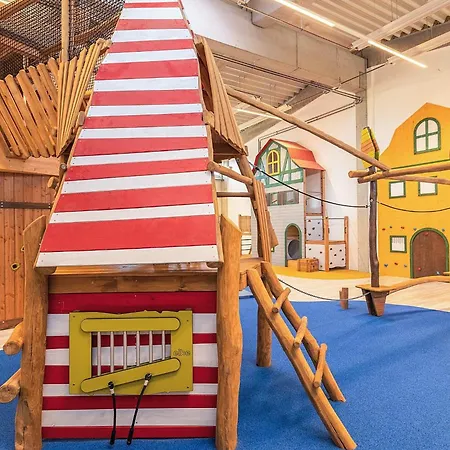 6 Person In Apartment *