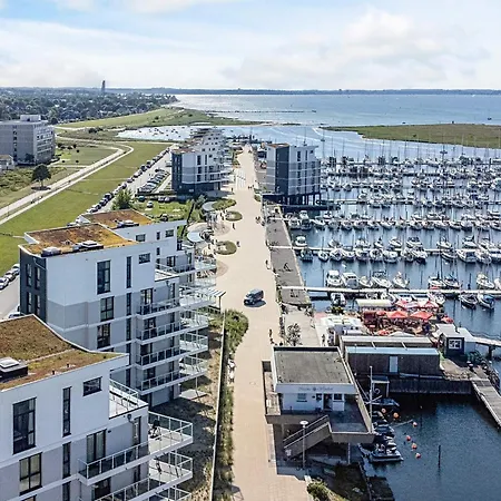 6 Person In Apartment